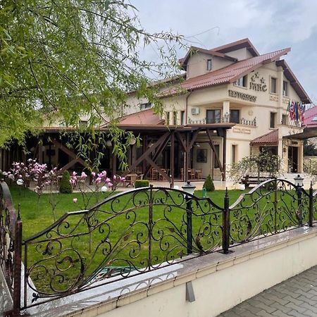 Hotel Parc Tecuci Extérieur photo