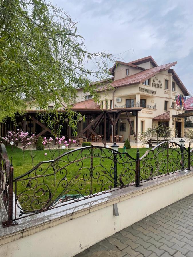 Hotel Parc Tecuci Extérieur photo