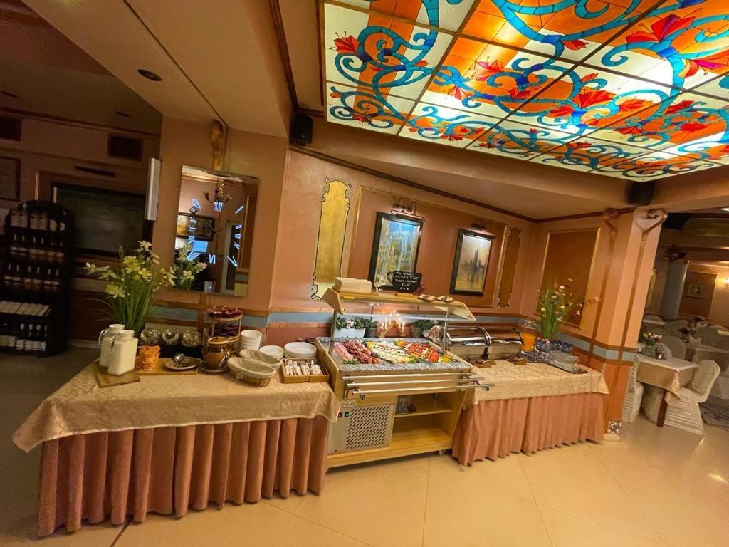 Hotel Parc Tecuci Extérieur photo