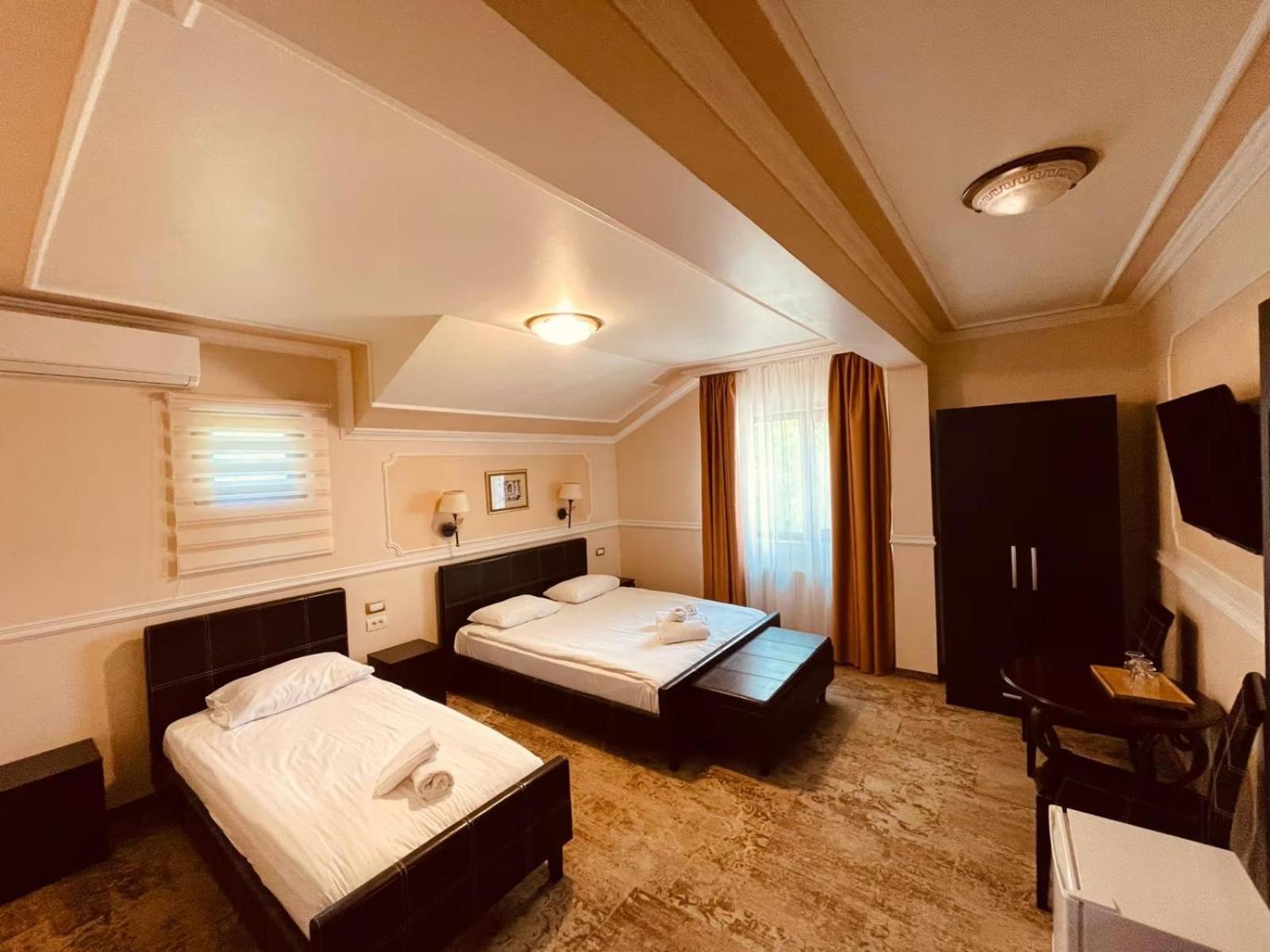 Hotel Parc Tecuci Extérieur photo