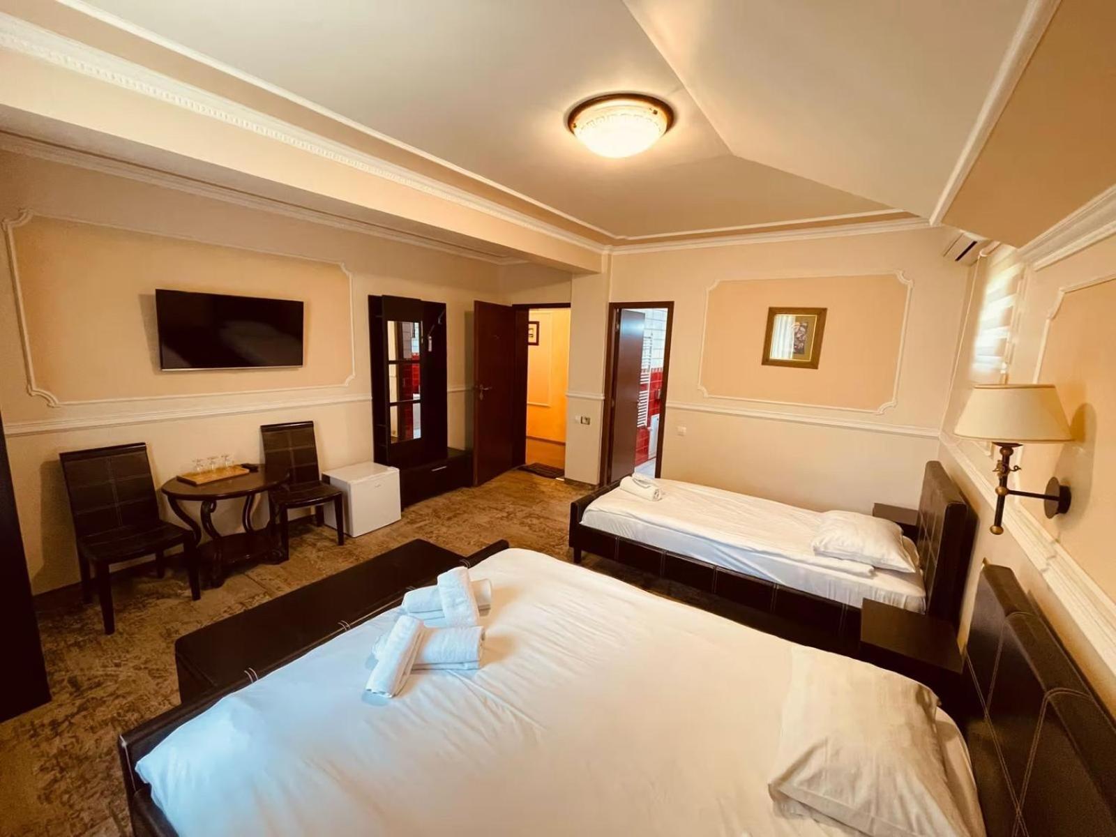 Hotel Parc Tecuci Extérieur photo