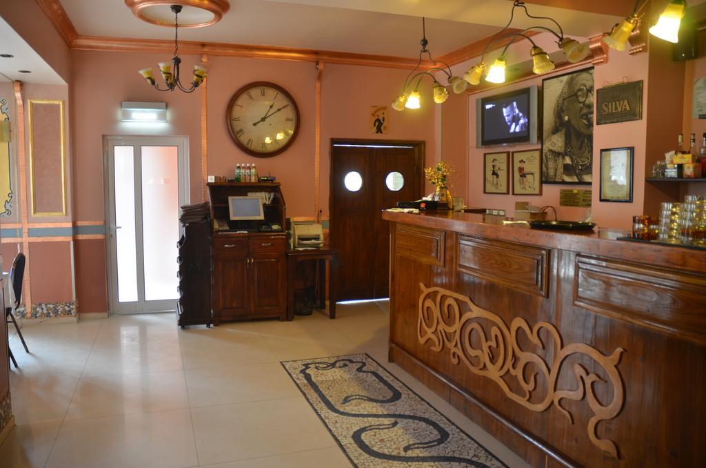 Hotel Parc Tecuci Extérieur photo