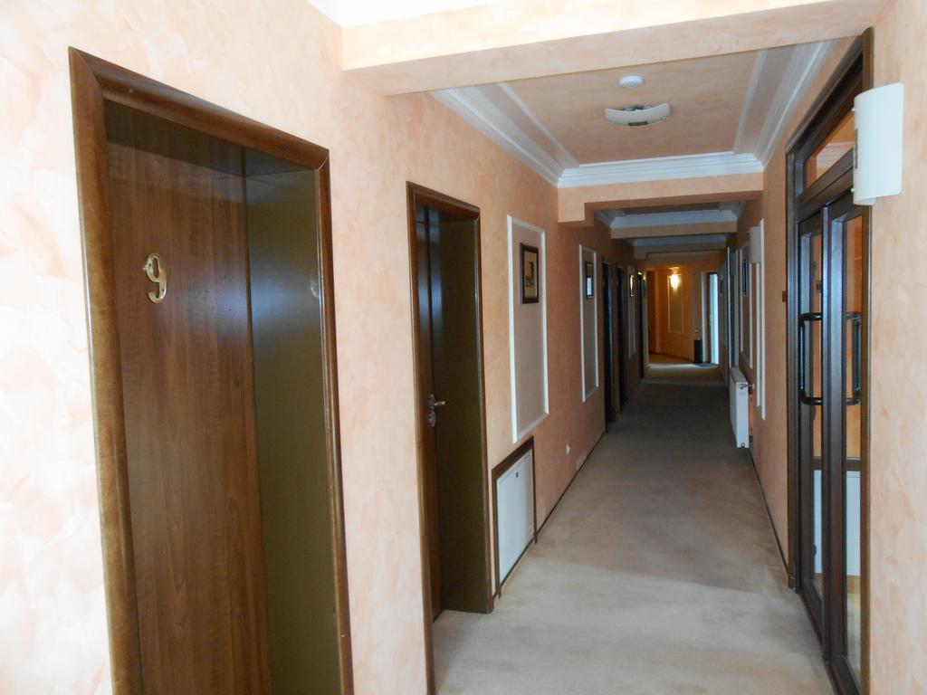 Hotel Parc Tecuci Extérieur photo