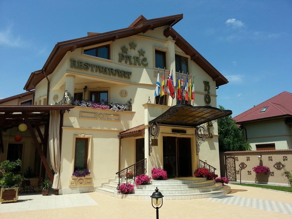 Hotel Parc Tecuci Extérieur photo