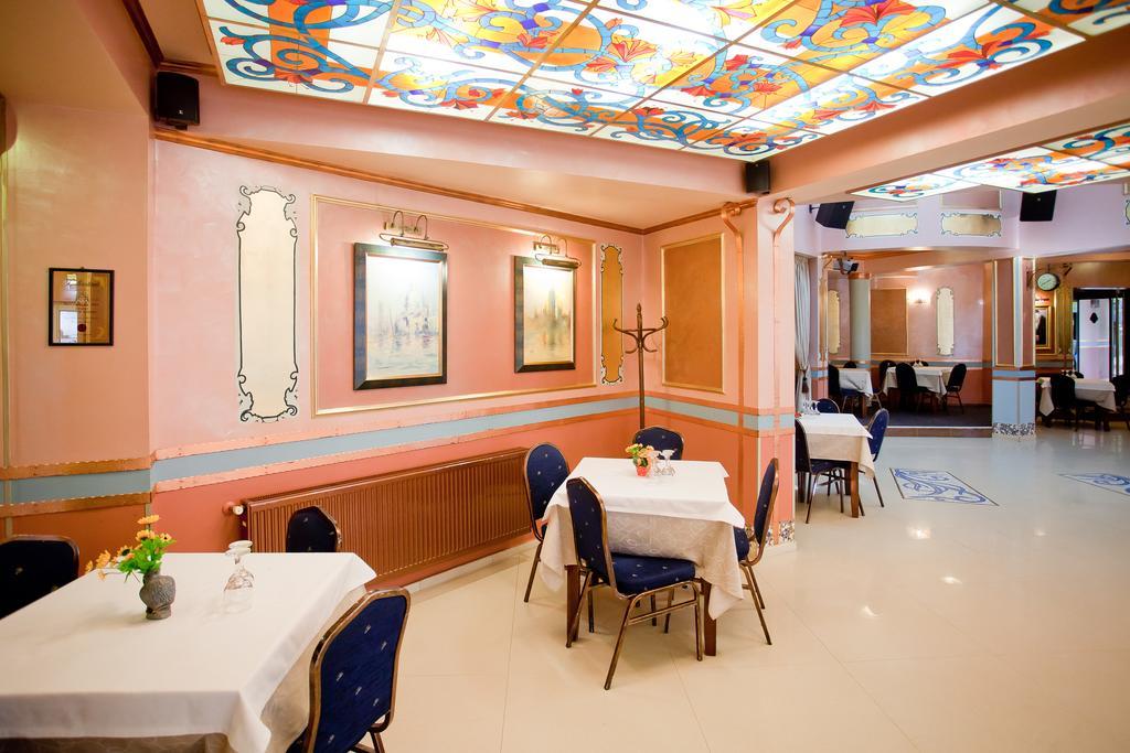 Hotel Parc Tecuci Extérieur photo