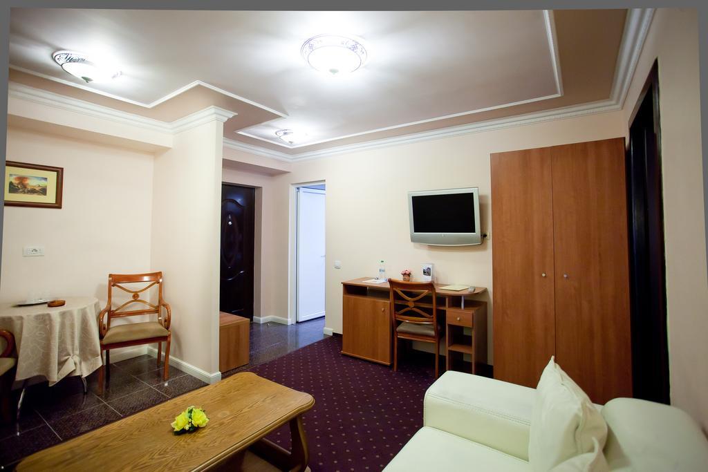 Hotel Parc Tecuci Extérieur photo