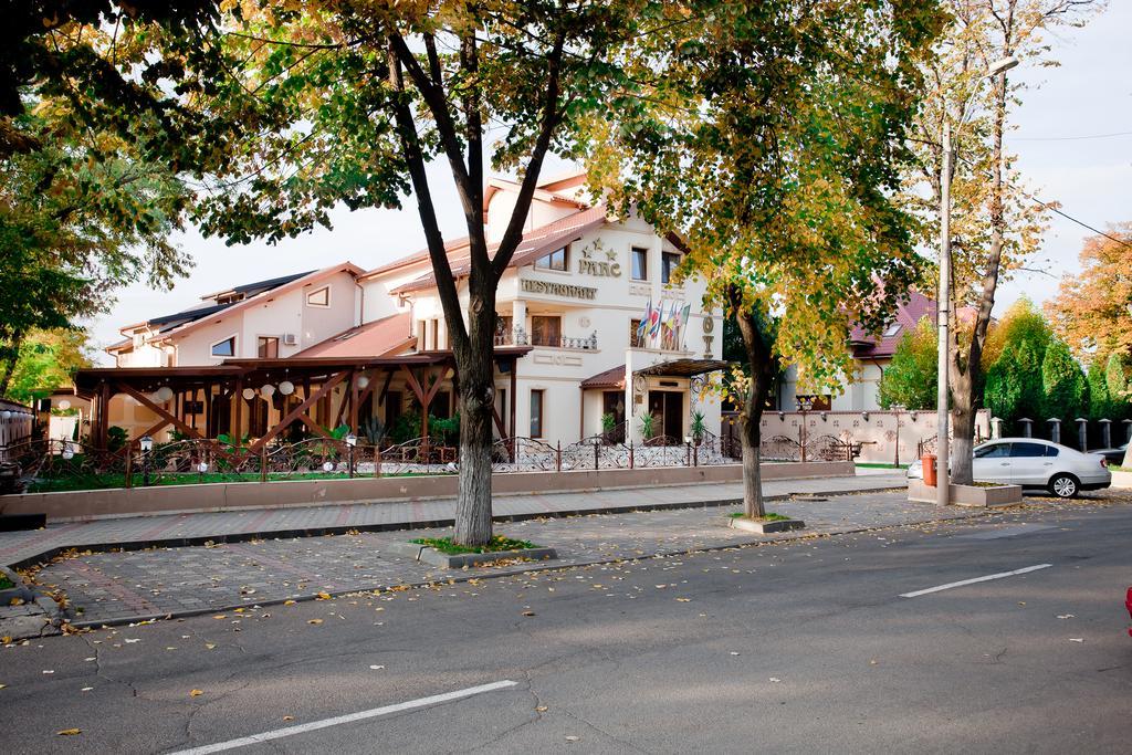 Hotel Parc Tecuci Extérieur photo