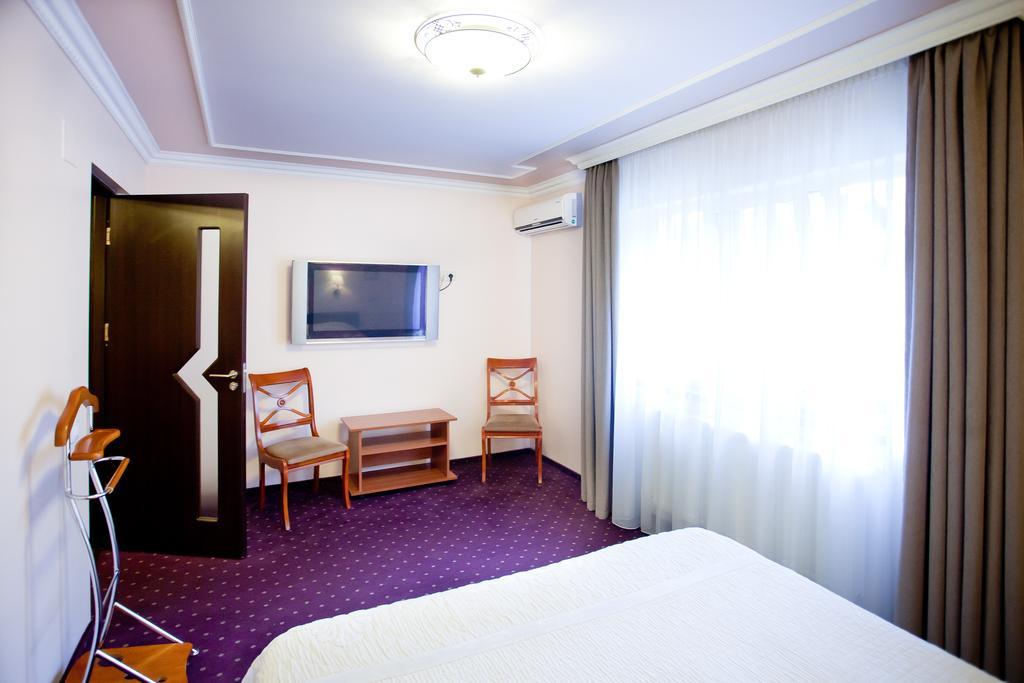 Hotel Parc Tecuci Extérieur photo