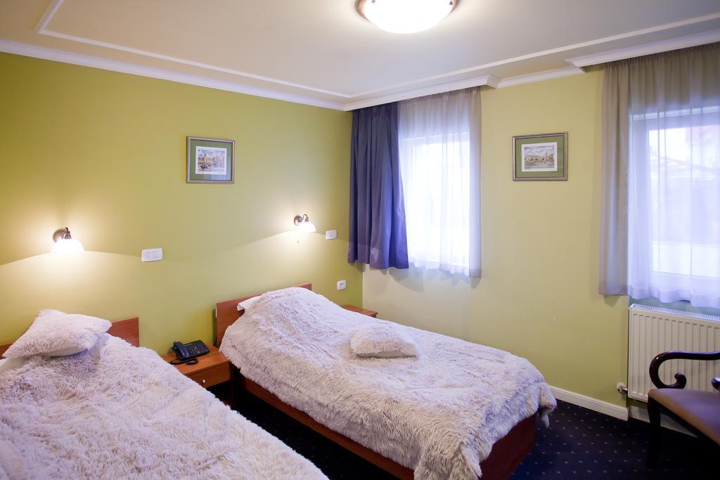 Hotel Parc Tecuci Extérieur photo