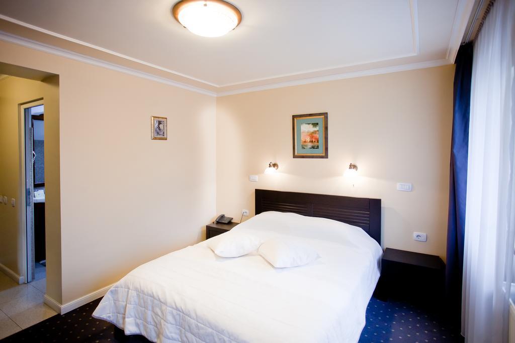 Hotel Parc Tecuci Extérieur photo