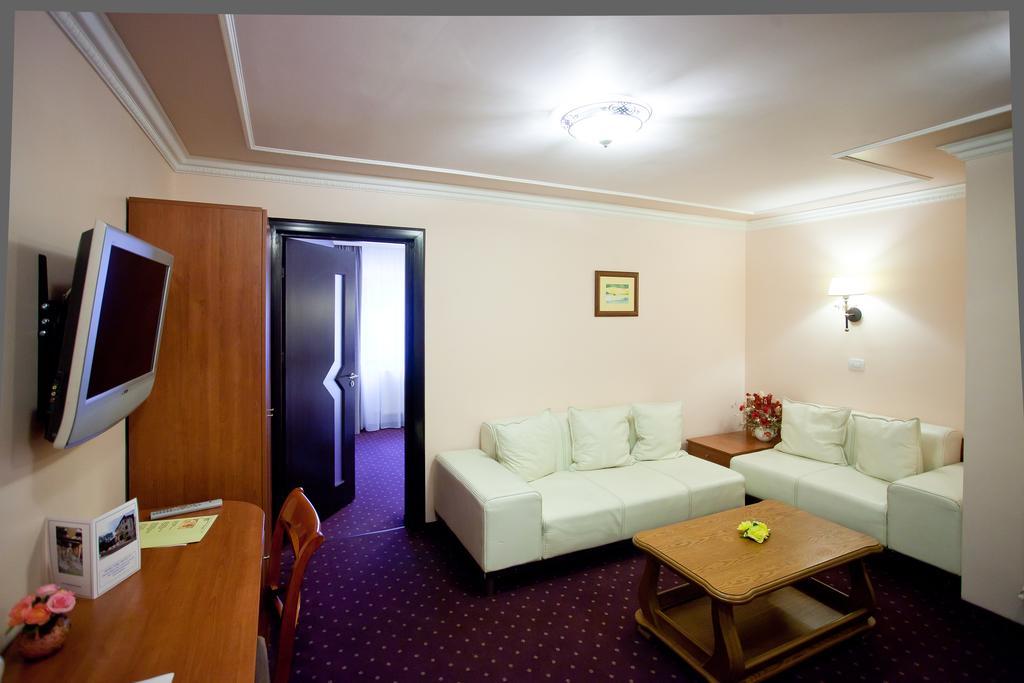Hotel Parc Tecuci Extérieur photo