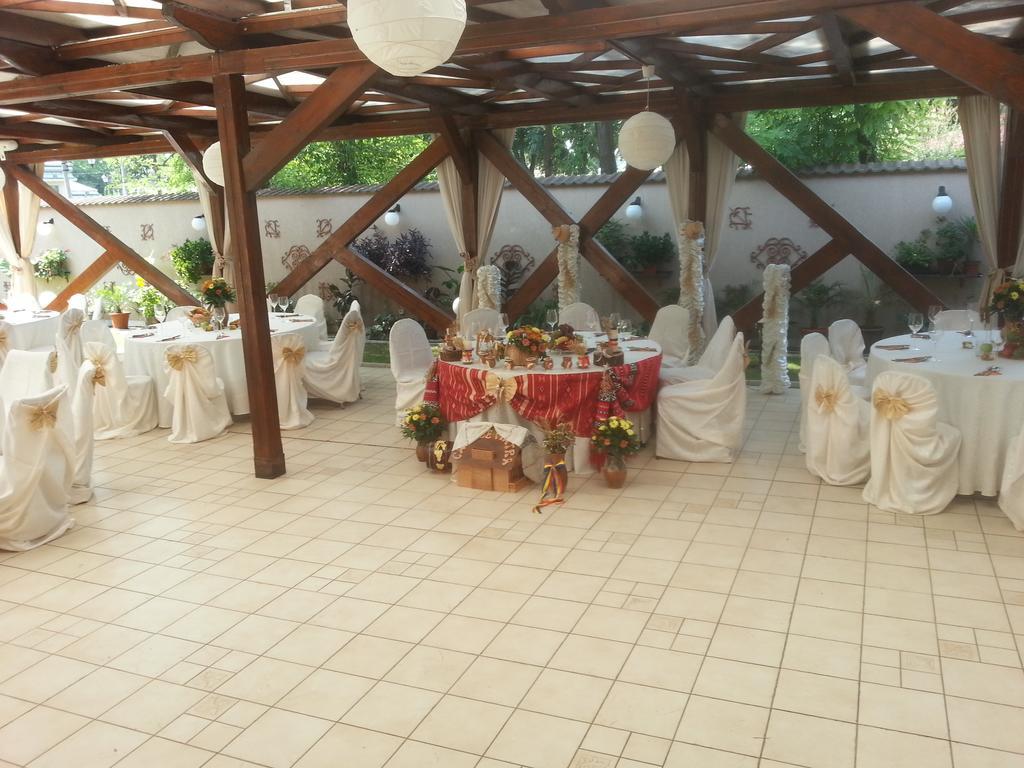 Hotel Parc Tecuci Extérieur photo