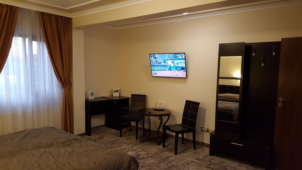 Hotel Parc Tecuci Extérieur photo
