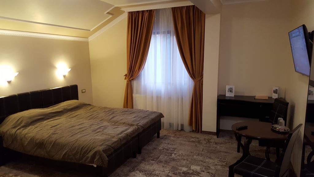 Hotel Parc Tecuci Extérieur photo